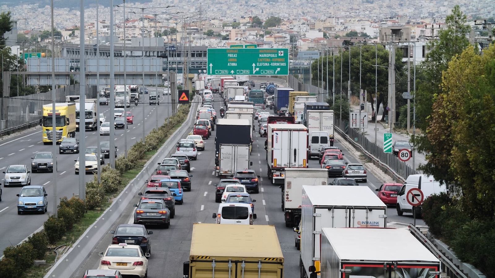Η μέση απόσταση που καλύπτεται σε 15 λεπτά ήταν 4,8 χιλιόμετρα, δηλαδή 0,2 χιλιόμετρα λιγότερα από πέρσι, ενώ ο μέσος χρόνος για διαδρομή 10 χιλιομέτρων έφτασε τα 32 λεπτά, αυξημένος σε σχέση με το 2024.