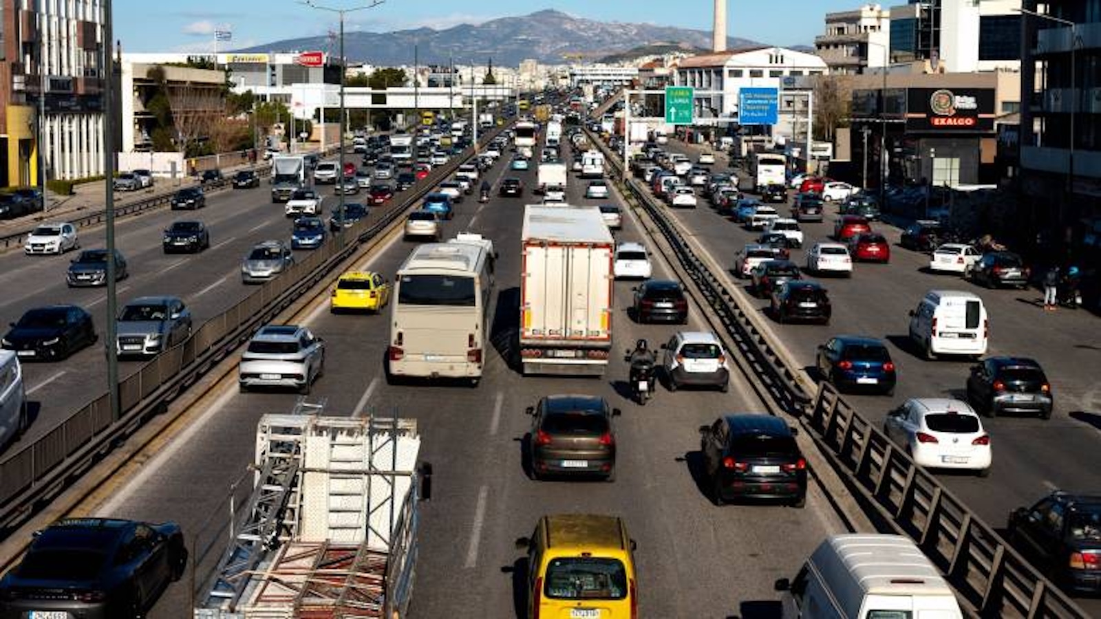 Κίνηση τώρα στην Αθήνα: Καλή η γενική εικόνα – Πού «κολλάνε» οι οδηγοί 