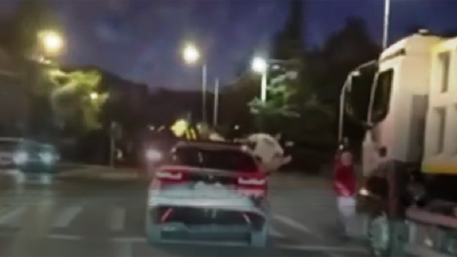 Συνελήφθη 21χρονος που «έκαψε» κόκκινο και κόντεψε να χτυπήσει πεζό! 