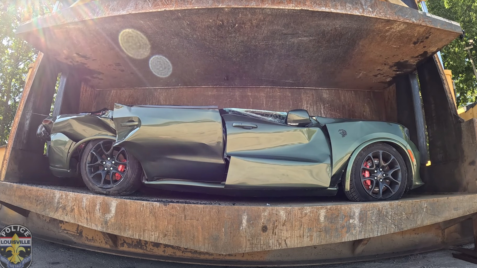 «Κοντράδικο» Dodge Hellcat έγινε «πίτα» - Οι ποινές στην Ελλάδα 