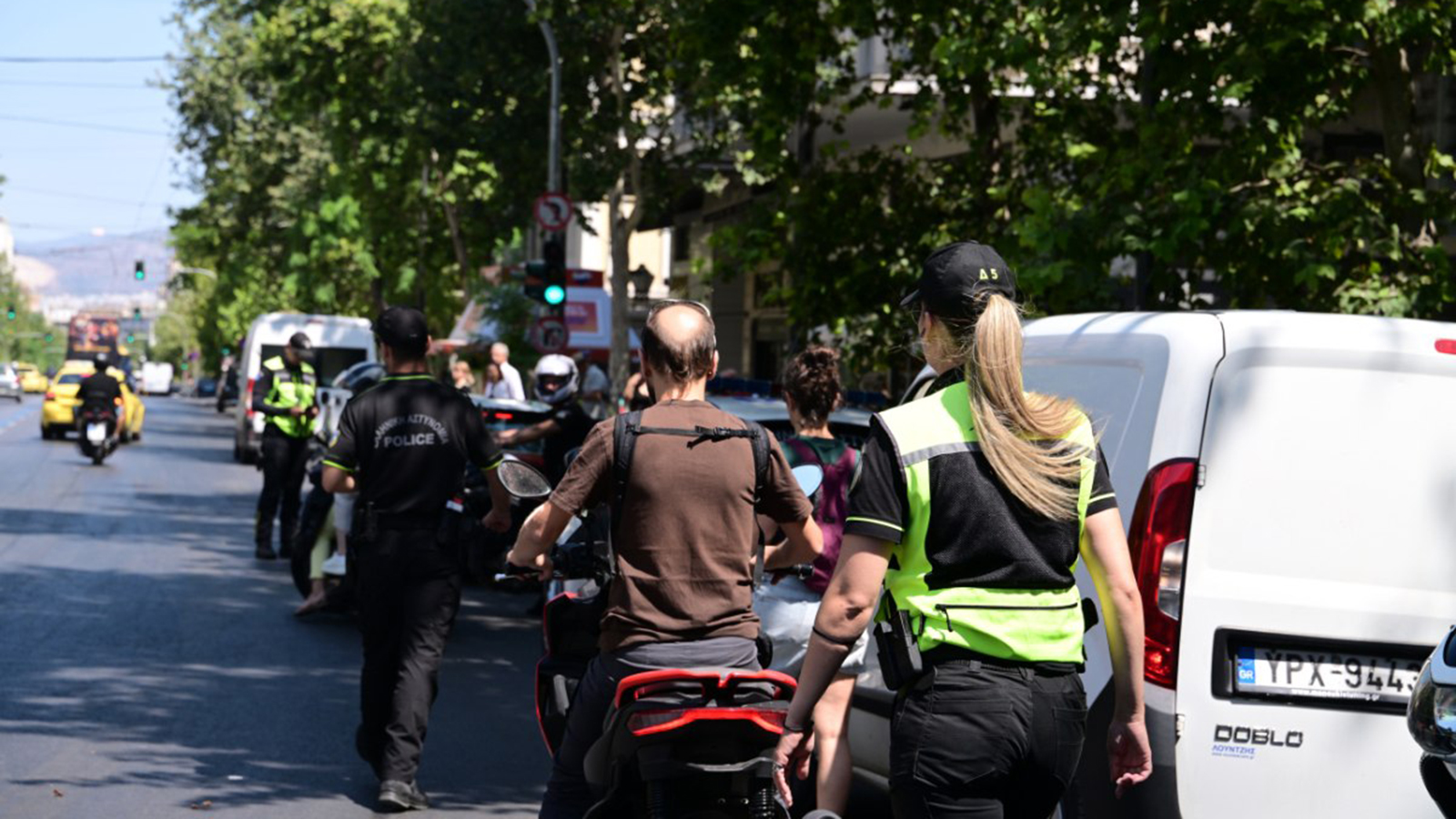 Στις 330.000 ευρώ τα πρόστιμα για κράνος την τελευταία εβδομάδα! 