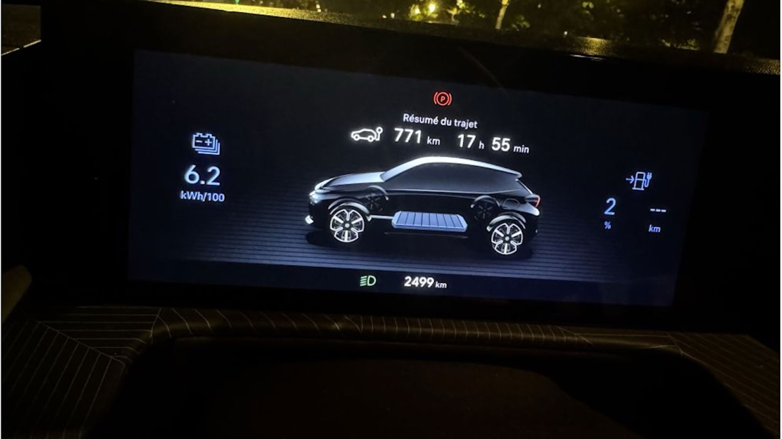 Το ηλεκτρικό Lancia Ypsilon πέτυχε ιστορικό ρεκόρ διανύοντας 771 χλμ. στους δρόμους του Παρισιού με μία φόρτιση. Το ηλεκτρικό Lancia Ypsilon πέτυχε ιστορικό ρεκόρ διανύοντας 771 χλμ. στους δρόμους του Παρισιού με μία φόρτιση.