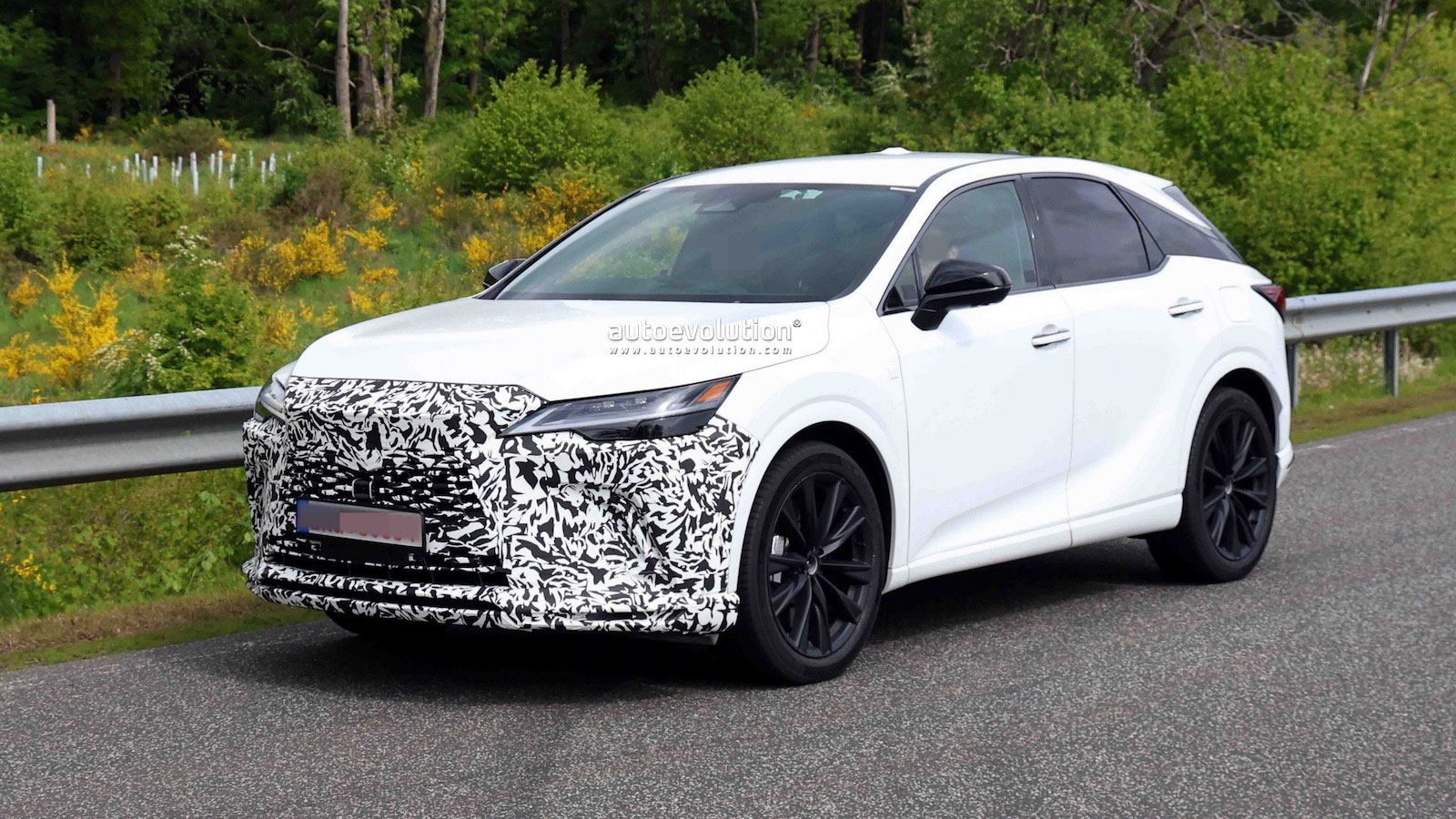 Ανανεωμένο Lexus RX σε δοκιμές στο δρόμο -Τι αλλάζει εντός & εκτός; 