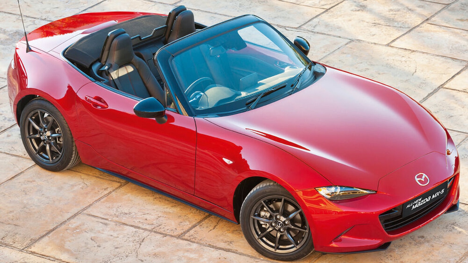 Το ερώτημα για το επόμενης γενιάς MX-5 δεν είναι το αν θα αποκτήσει κάποιας μορφής ηλεκτρική υποβοήθηση, αλλά το πώς; Θα καταφέρει η Mazda να κάνει το επόμενο βήμα χωρίς να θυσιάσει το χαμηλό βάρος και την απλότητα που έκαναν το MX-5 θρύλο εδώ και πάνω από τρεις δεκαετίες; Το ερώτημα για το επόμενης γενιάς MX-5 δεν είναι το αν θα αποκτήσει κάποιας μορφής ηλεκτρική υποβοήθηση, αλλά το πώς; Θα καταφέρει η Mazda να κάνει το επόμενο βήμα χωρίς να θυσιάσει το χαμηλό βάρος και την απλότητα που έκαναν το MX-5 θρύλο εδώ και πάνω από τρεις δεκαετίες;