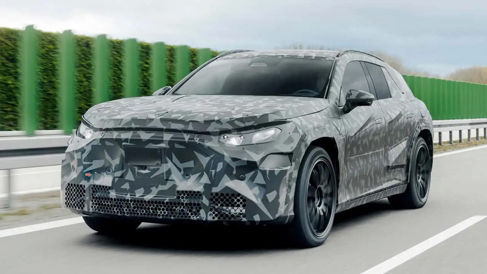 Η Mercedes ετοιμάζει ηλεκτρικό SUV με πάνω από 1.000 ίππους 