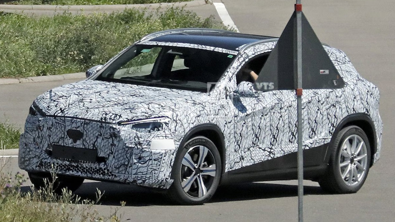 Στο δρόμο η νέα Mercedes GLA - Υβριδική αλλά και ηλεκτρική Στο δρόμο η νέα Mercedes GLA - Υβριδική αλλά και ηλεκτρική