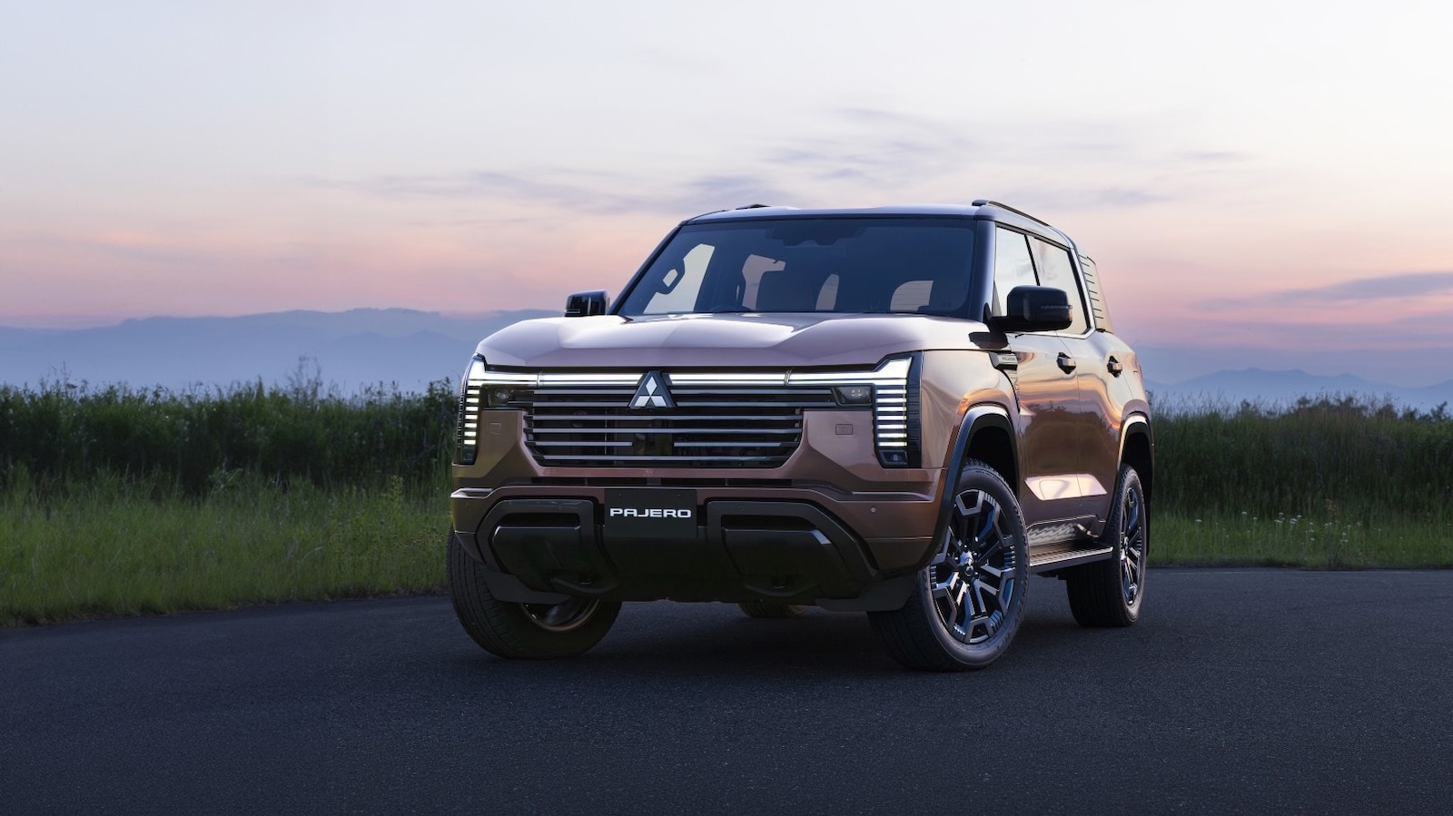 Η Mitsubishi επανέφερε το Pajero και ετοιμάζει δύο νέα, μικρότερα μοντέλα. Η Mitsubishi επανέφερε το Pajero και ετοιμάζει δύο νέα, μικρότερα μοντέλα.