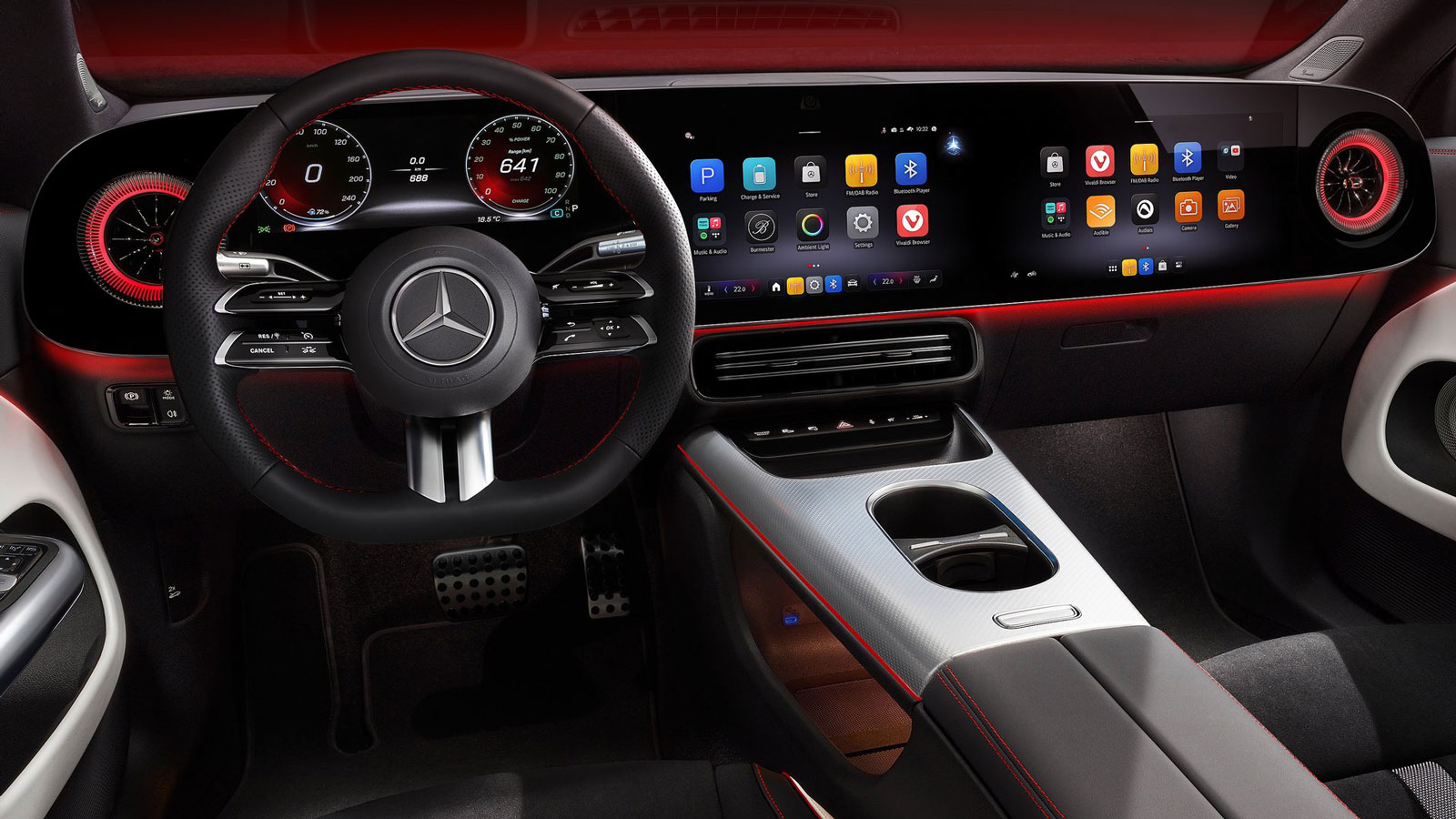 Στο υπερπολυτελές εσωτερικό της νέας Mercedes CLA δεσπόζει η MBUX Superscreen, ένα οικοσύστημα τριών οθονών για πίνακα οργάνων (10,25 ιντσών), infotainment με AI (14 ιντσών) και τον συνοδηγό (14 ιντσών). 
