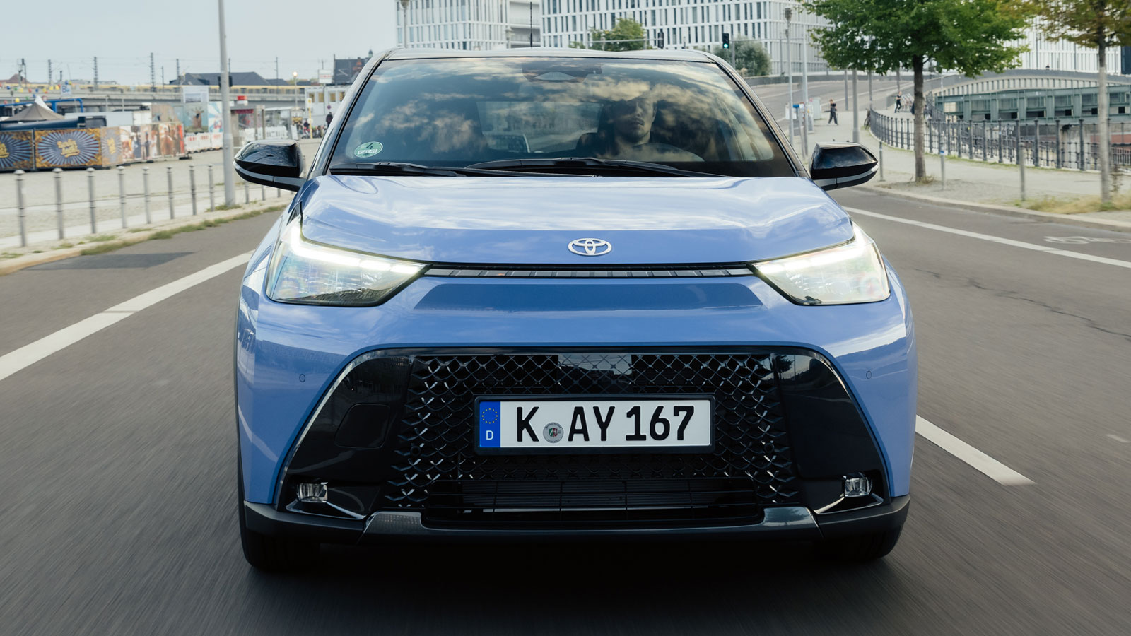 Το ανανεωμένο Toyota Aygo X γίνεται το πρώτο μοντέλο του A segment που αποκτά full υβριδική τεχνολογία κίνησης.