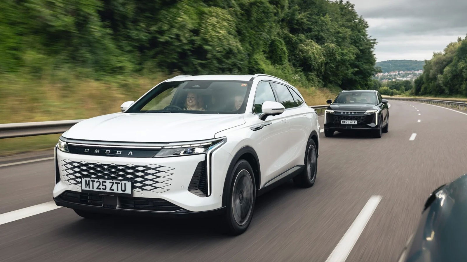 Omoda 9 SHS: Με ένα ρεζερβουάρ ταξίδεψε σε 9 χώρες για 1.100+ χλμ. Omoda 9 SHS: Με ένα ρεζερβουάρ ταξίδεψε σε 9 χώρες για 1.100+ χλμ.
