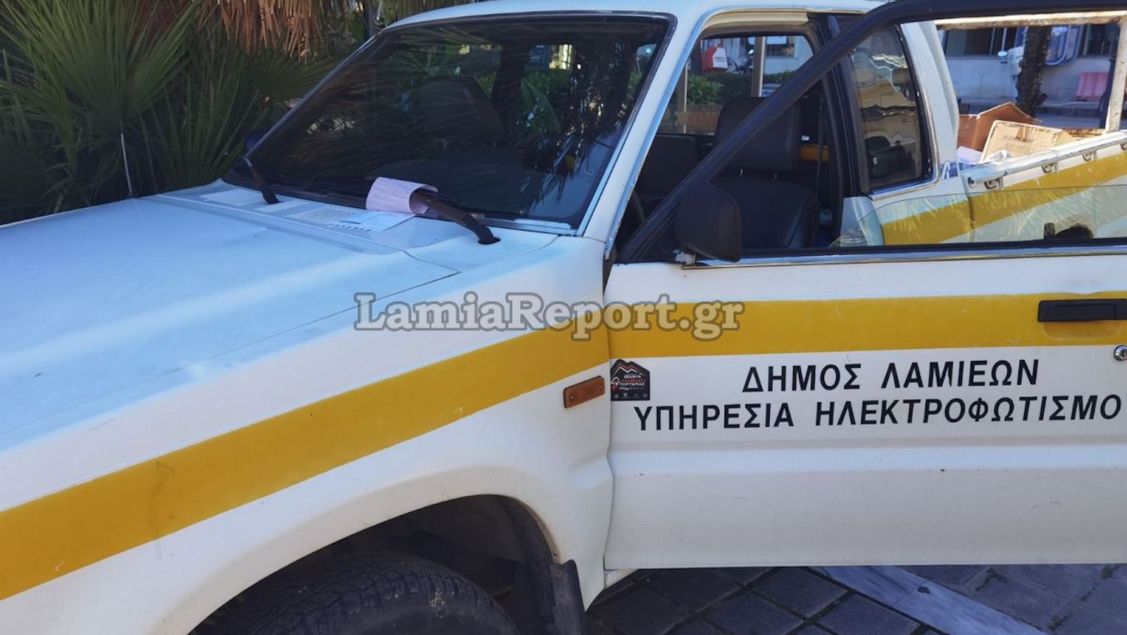 Λαμία: «Έγραψαν» τα αυτοκίνητα του Δήμου την ώρα που στόλιζαν 