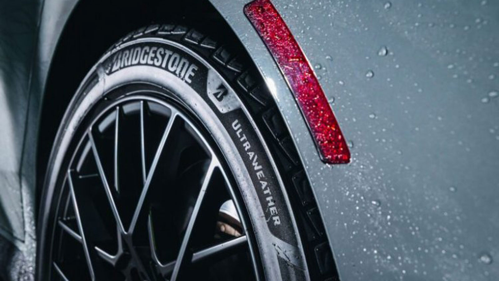 Το νέο Bridgestone UltraWeather θα διατεθεί συνολικά σε 61 διαστάσεις, για ζάντες από 16 έως 22 ίντσες. 