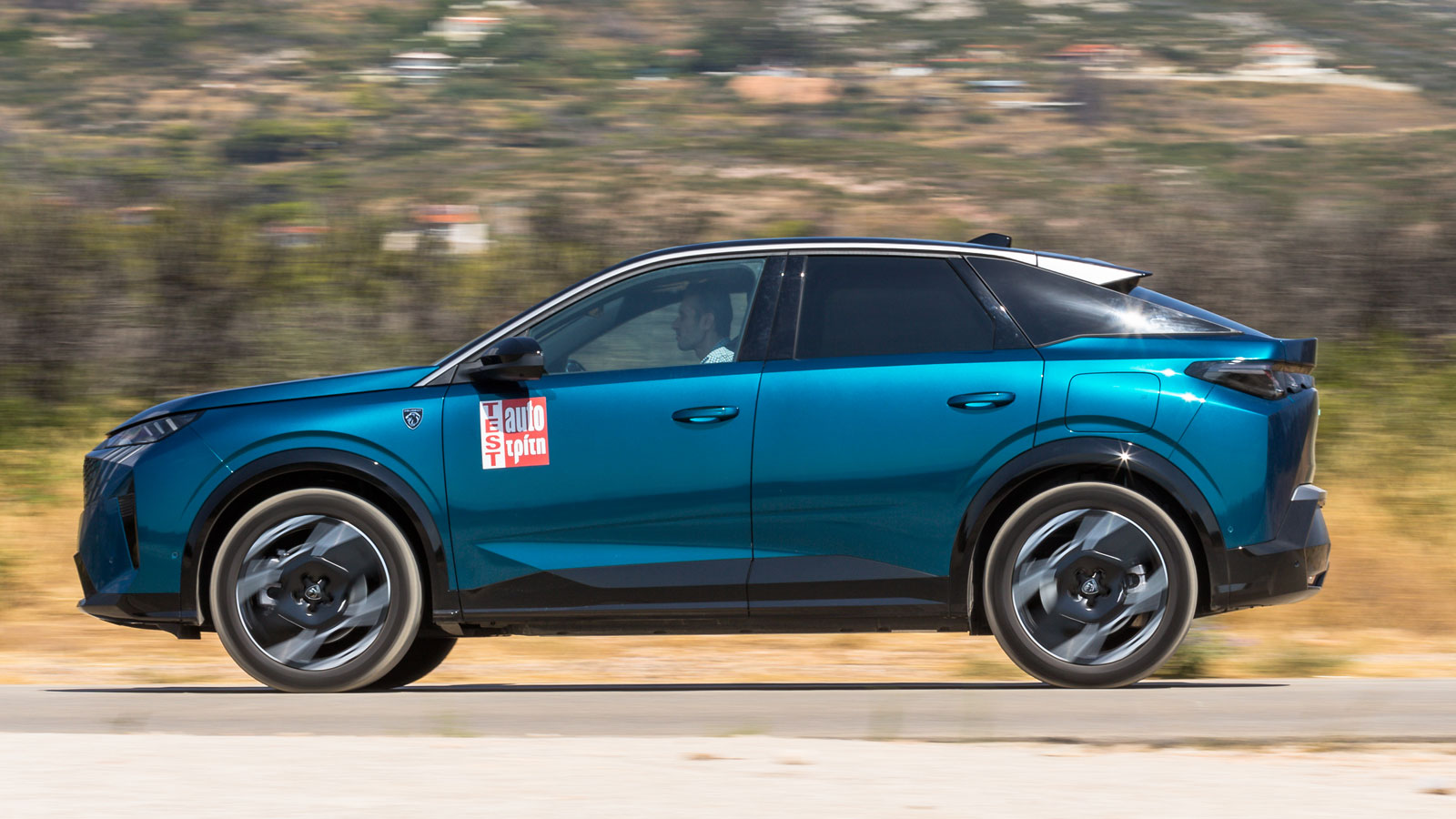 Το Peugeot e-3008 Long Range έχει κατά WLTP τη μεγαλύτερη αυτονομία που συναντάμε ανάμεσα στα ηλεκτρικά οικογενειακά SUV, ήτοι 700 χλμ..
