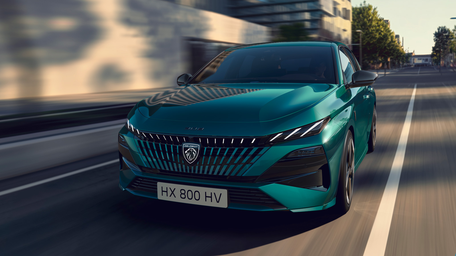 Το ανανεωμένο Peugeot 308 διατίθεται με αρχική τιμή 24.900 ευρώ για την diesel έκδοση των 130 ίππων, τοποθετώντας το σε μια ιδιαίτερα στρατηγική θέση στην αγορά, αφού είναι το φθηνότερο πετρελαιοκίνητ