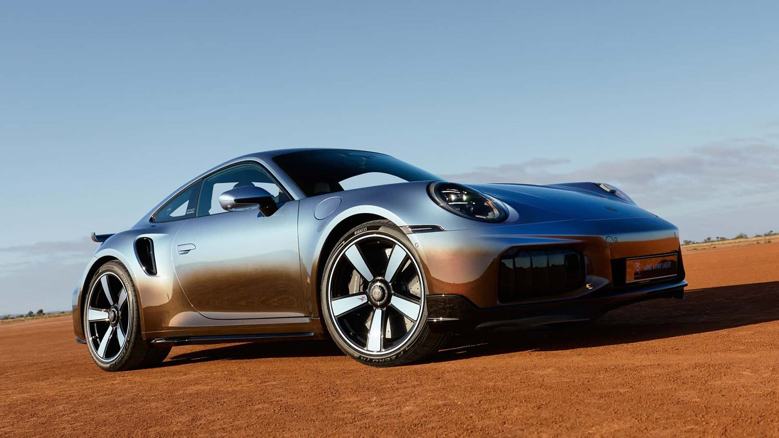 Η Porsche 911 Turbo S Land Down Under τιμά μια ολόκληρη ήπειρο  