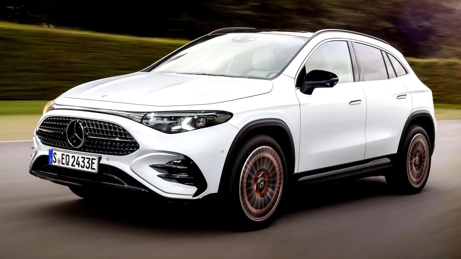 Νέο «όπλο» από AMG: Το νέο GLA της Mercedes ετοιμάζεται με 500 ίππους και drift mode! 