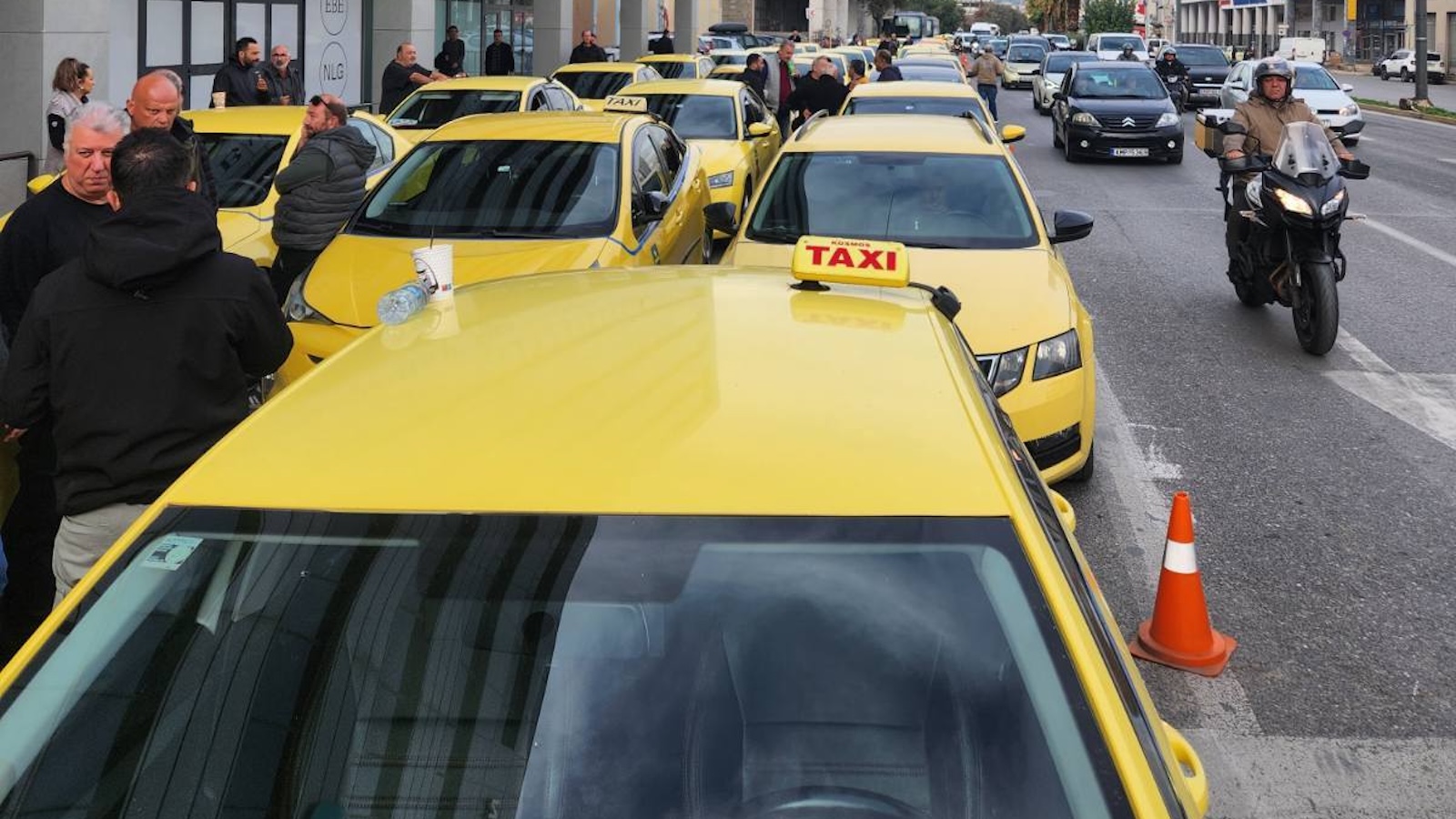 Χωρίς ταξί και σήμερα η Αττική – Νέα 24ωρη απεργία και συγκέντρωση στη Λεωφόρο Αθηνών 