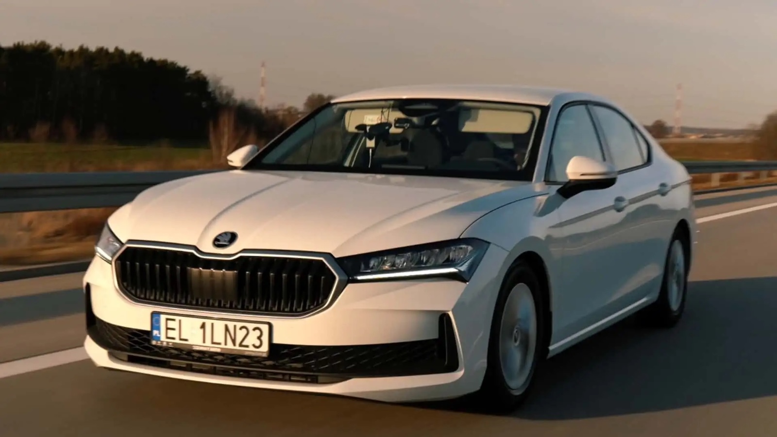 Skoda Superb: Ρεκόρ Guinness – 2.831 χλμ. με ένα μόνο ρεζερβουάρ! Skoda Superb: Ρεκόρ Guinness – 2.831 χλμ. με ένα μόνο ρεζερβουάρ!