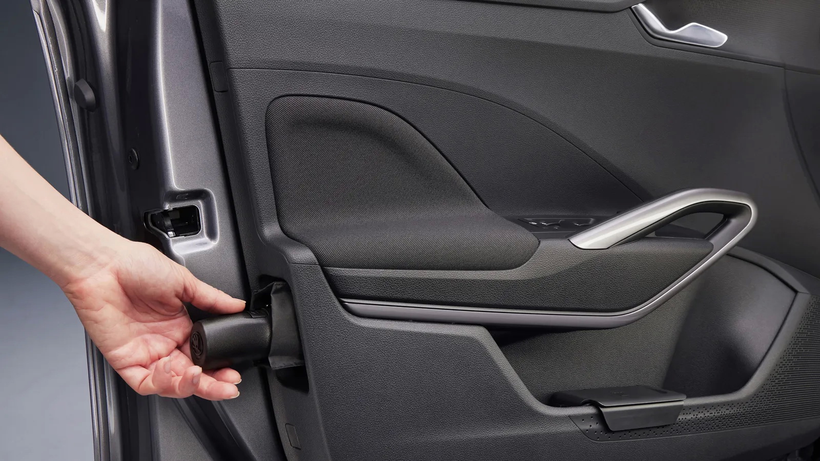 Η Skoda Fabia διαθέτει 43 Simply Clever επιλογές σε καμπίνα και χώρο αποσκευών, όπως οι κρυμμένες ομπρέλες στις πόρτες. Η Skoda Fabia διαθέτει 43 Simply Clever επιλογές σε καμπίνα και χώρο αποσκευών, όπως οι κρυμμένες ομπρέλες στις πόρτες.
