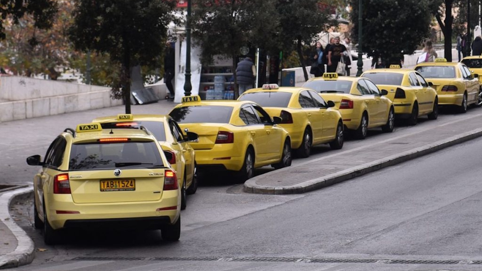 Ηχηρή παρέμβαση του ΣΑΤΑ μετά τις καταγγελίες για αισχροκέρδεια από οδηγούς ταξί. Με έκκληση στην Πολιτεία και 4 οδηγίες SOS προς το επιβατικό κοινό.