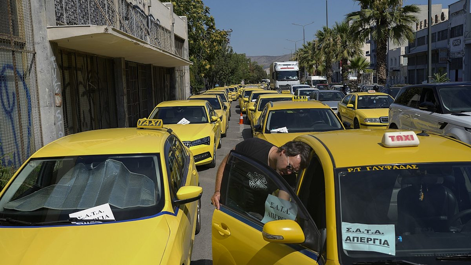 Ο Θύμιος Λυμπερόπουλος ξεκαθάρισε ότι o κλάδος δεν είναι αντίθετος στην ηλεκτροκίνηση, αλλά στην υποχρεωτική εφαρμογή της από το 2026.