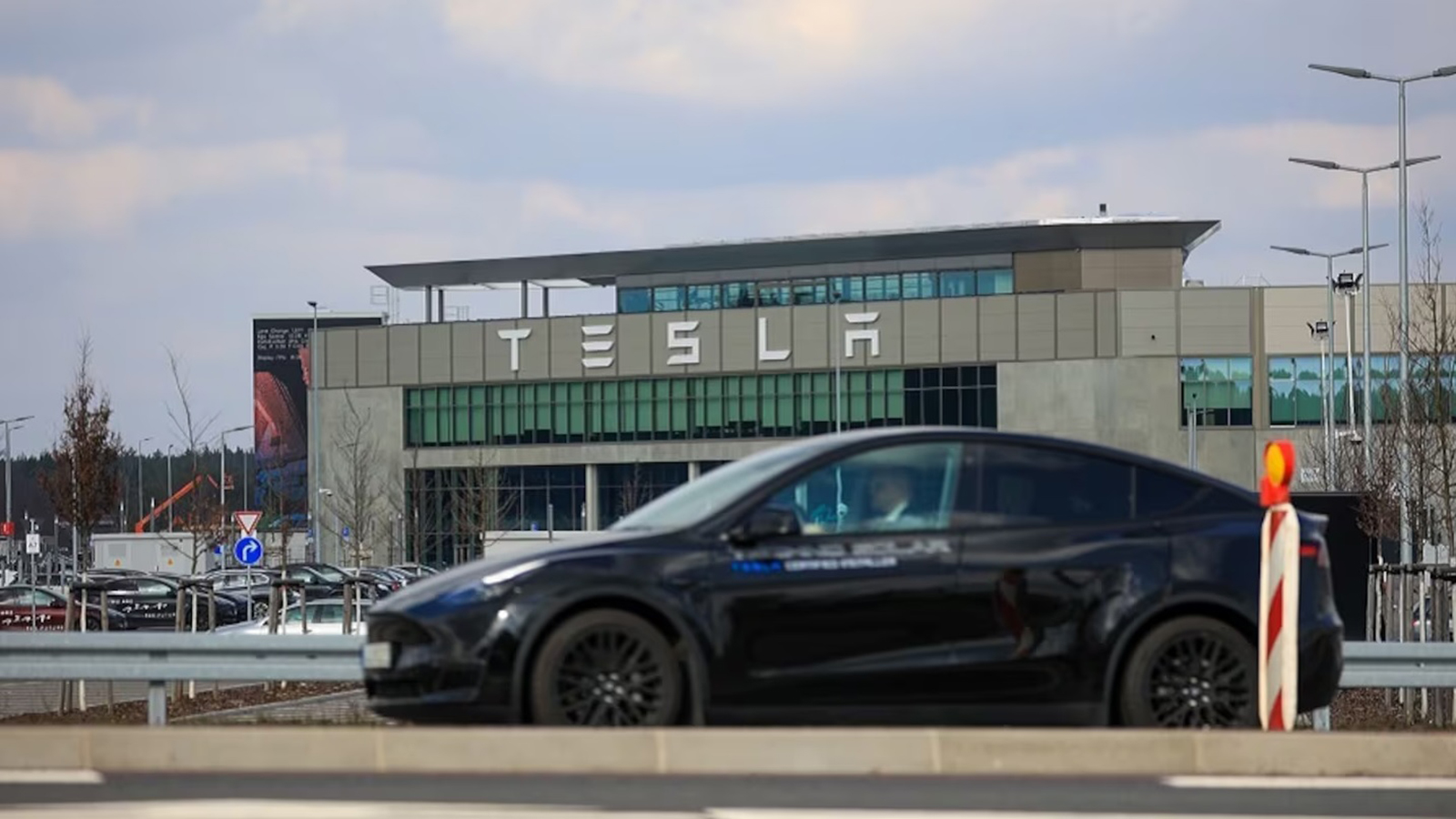 Η Tesla ανακοίνωσε νέο κέντρο έρευνας στο Βερολίνο  