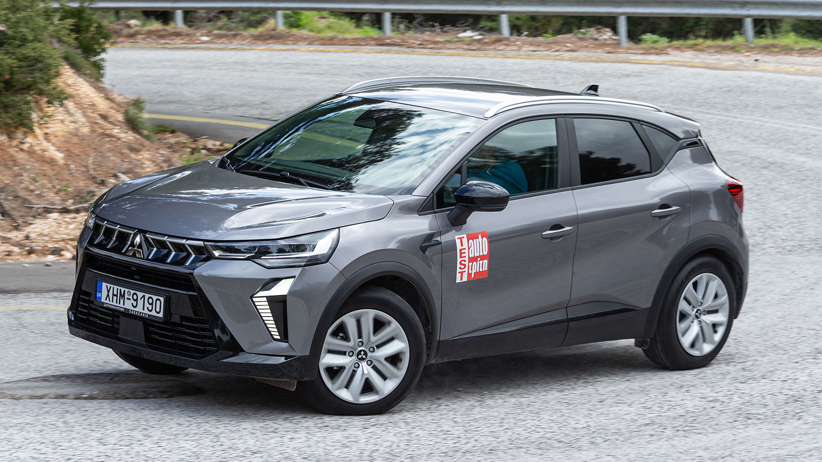 Τo Mitsubishi ASX στο δρόμο θυμίζει μεγαλύτερο αυτοκίνητο, λόγω της ήσυχης και ποιοτικής κύλισης.

