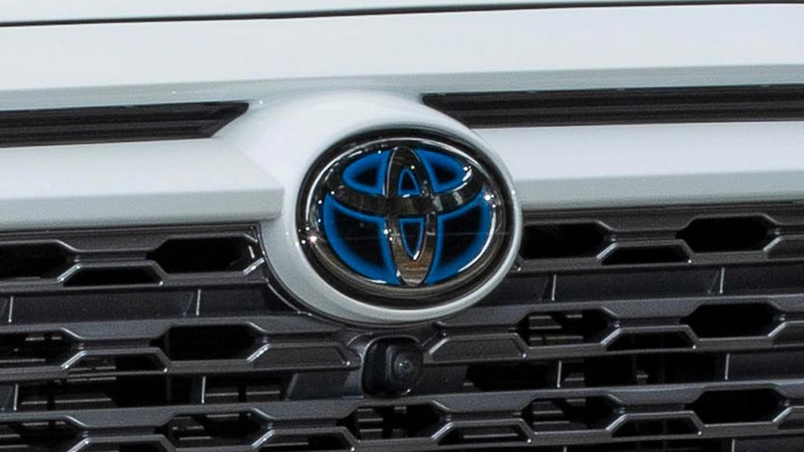 Από το 2009, όταν το Prius τρίτης γενιάς σύστησε στον κόσμο το περίφημο blue halo.
