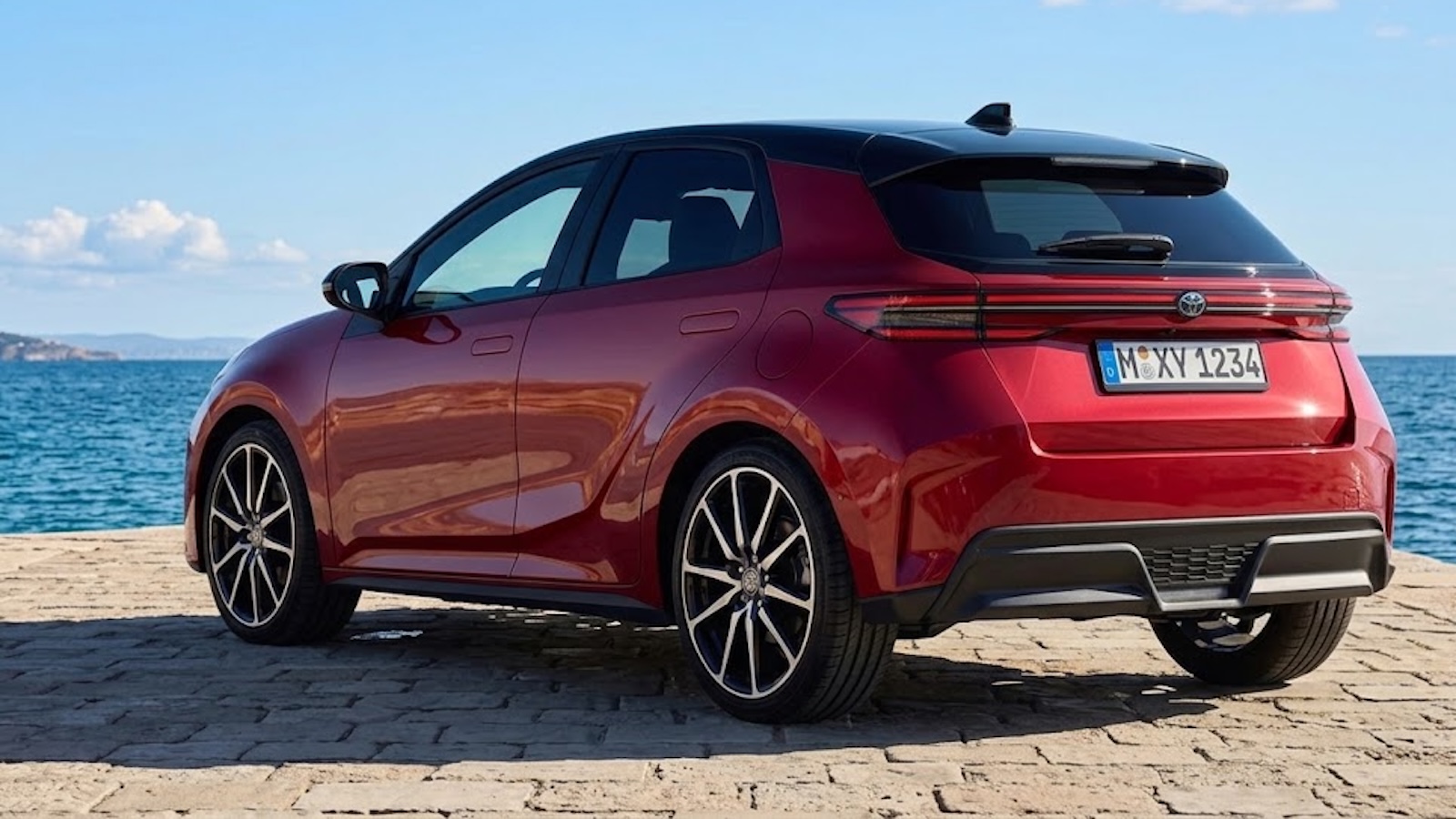 Το νέο Yaris θα βασίζεται σε μια κοινή πλατφόρμα που θα επιτρέπει την ταυτόχρονη διάθεση τόσο υβριδικών όσο και πλήρως ηλεκτρικών (BEV) εκδόσεων.
Το νέο Yaris θα βασίζεται σε μια κοινή πλατφόρμα που θα επιτρέπει την ταυτόχρονη διάθεση τόσο υβριδικών όσο και πλήρως ηλεκτρικών (BEV) εκδόσεων.