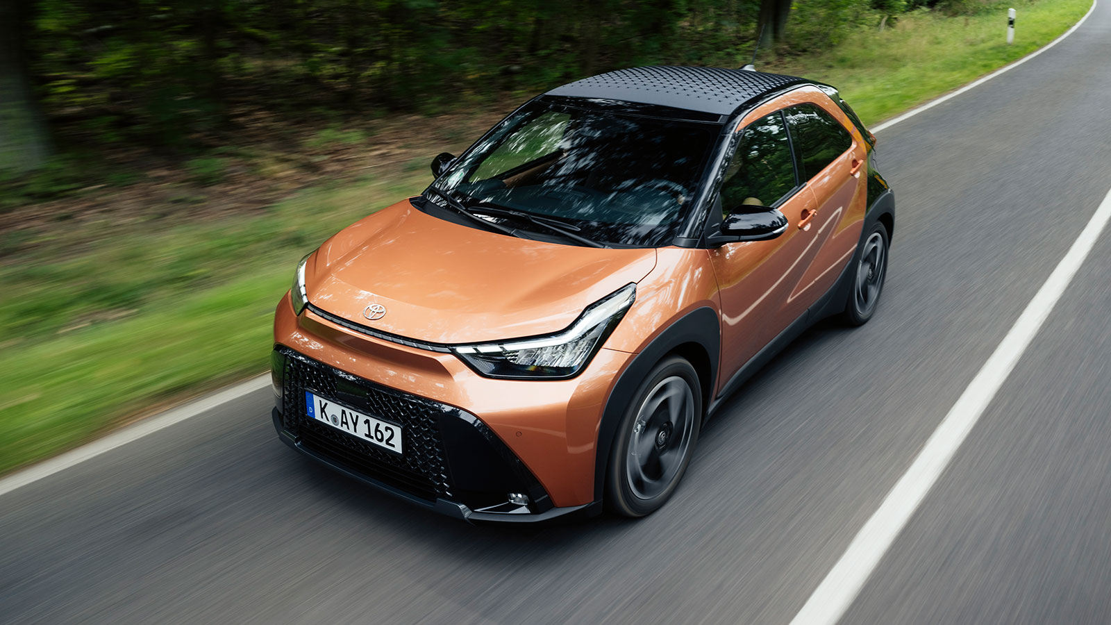Toyota Aygo X: Το υβριδικό που κοντράρει τα ηλεκτρικά στην πόλη 