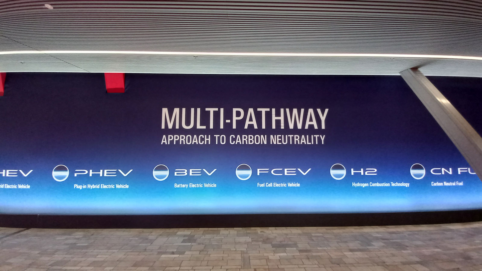 Oικογενειακά Toyota SUV σε 3 τεχνολογίες κινητήρα: Ηλεκτρικό (bZ4X), hybrid (Corolla Cross) & Plug-in (C-HR) | autotriti.gr