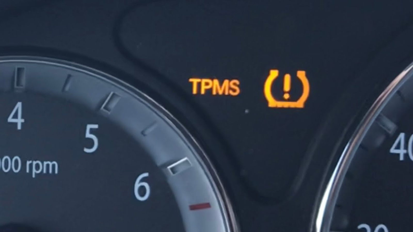 Το σύστημα TPMS (Tyre Pressure Monitoring System), είναι στάνταρ πλέον στα περισσότερα καινούργια οχήματα. Το σύστημα TPMS (Tyre Pressure Monitoring System), είναι στάνταρ πλέον στα περισσότερα καινούργια οχήματα.