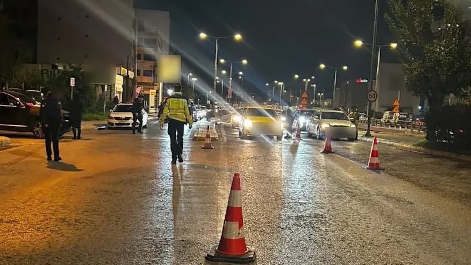 Η αυστηροποίηση των ελέγχων έχει εκτοξεύσει και τις πωλήσεις των φορητών αλκοτέστ. Πολλοί οδηγοί προμηθεύονται πλέον επαναφορτιζόμενες συσκευές (από 15 ευρώ στο διαδίκτυο) για να ελέγχουν οι ίδιοι την κατάστασή τους πριν ξεκινήσουν το αυτοκίνητο.