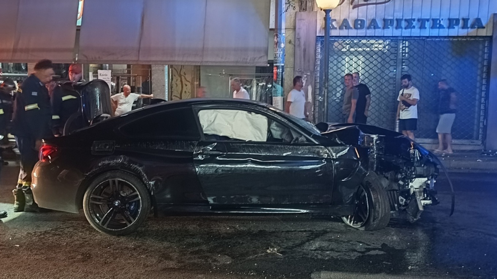 Τροχαίο στη Δάφνη - Εγκατέλειψαν το όχημα οδηγός και επιβάτες! 