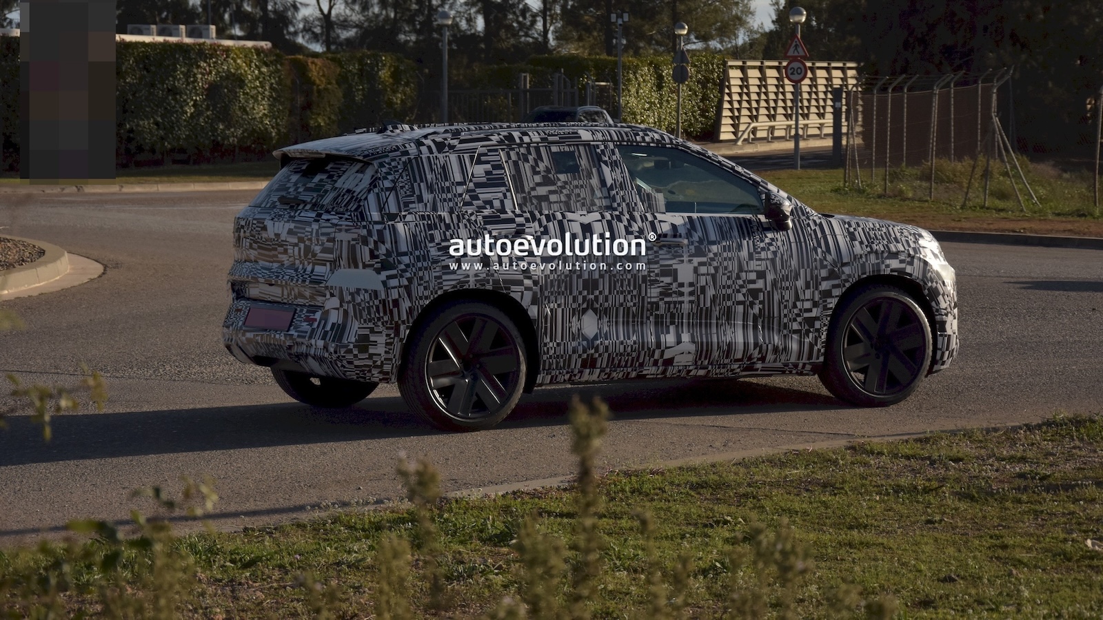  Η αναβαθμισμένη πλατφόρμα MEB+ στηρίζει μια ολόκληρη νέα EVs, τα οποία θα μοιραστούν μεταξύ των brands του ομίλου: Volkswagen ID. Polo, Cupra Raval, Skoda Epiq και φυσικά το Volkswagen ID. Cross.