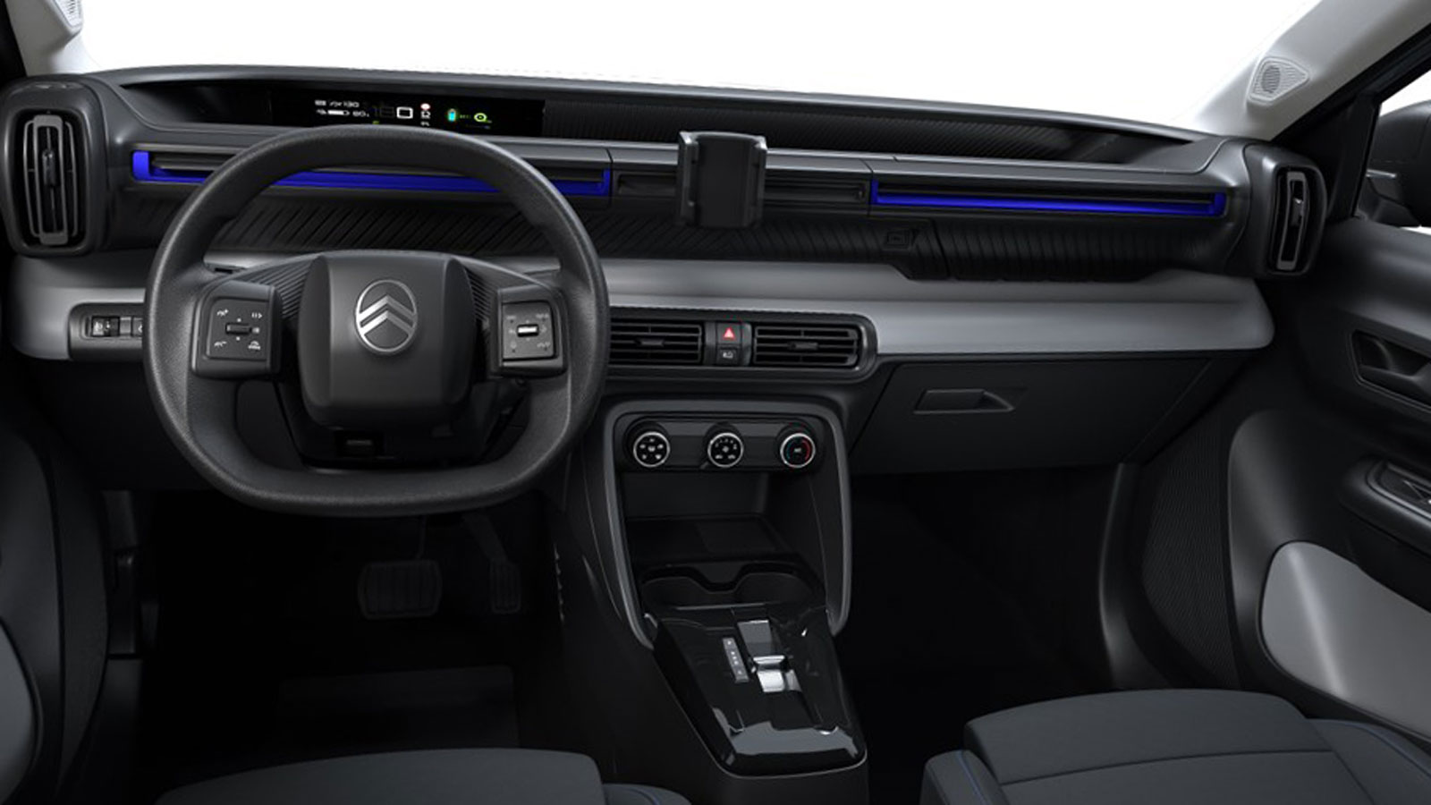 Η λιτή εξοπλιστικά καμπίνα του C3 επενδύει στην πρακτικότητα, με το σύστημα Smartphone Station να σου επιτρέπει να βάλεις κάποιο tablet, για το χειρισμό της μουσικής ή των χαρτών.