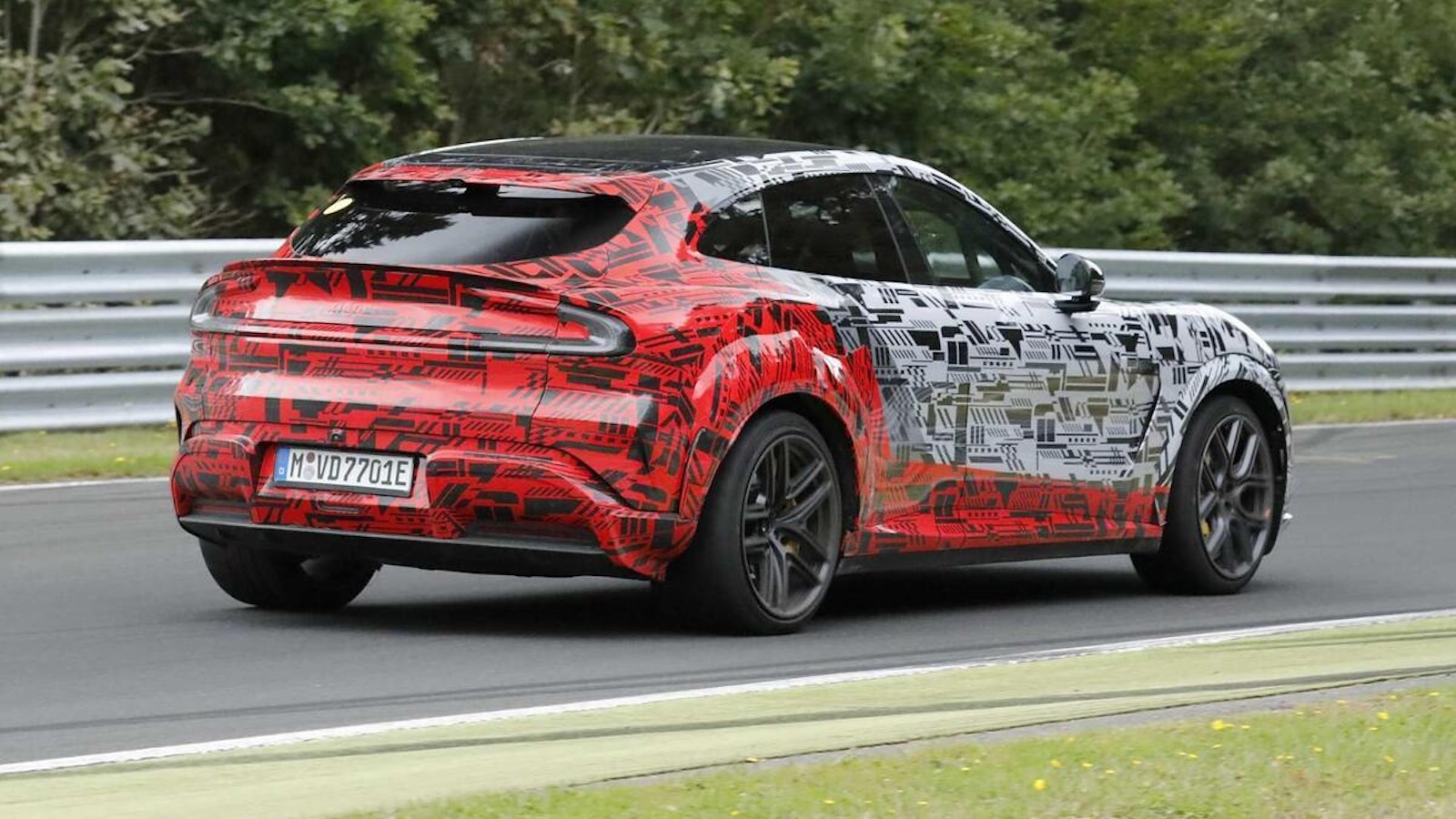 Xiaomi YU7 GT: Δοκιμές στην «πράσινη κόλαση» του Nurburgring  