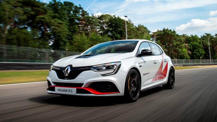Πρώτος στόχος της Renault Sport είναι να μειωθεί όσο το δυνατόν περισσότερο το βάρος του αυτοκινήτου.