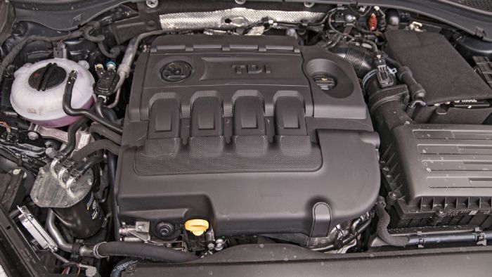 Ο κινητήρας των 1,6 λίτρων αποδίδει 120 ίππους και είναι σε θέση να κινήσει αξιοπρεπώς το μεγάλο αμάξωμα τη Superb.	
