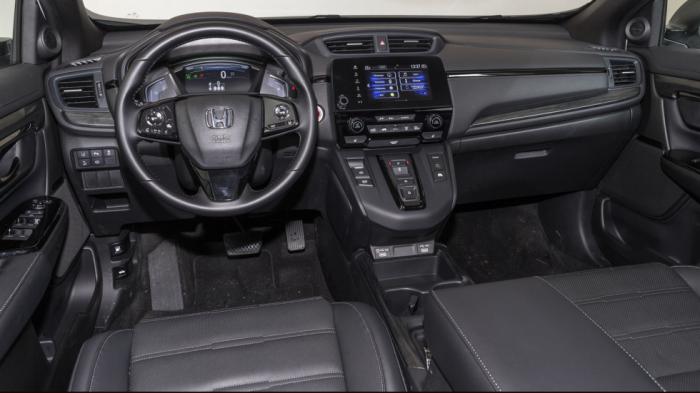 Στιβαρό, με πολύ καλής ποιότητας υλικά και μπόλικους χώρους είναι το εσωτερικό του Honda CR-V.