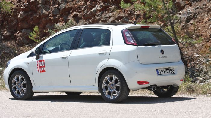 Το Punto μπορεί να είναι αισθητική μετεξέλιξη του Fiat Grande Punto του 2005, ωστόσο μπορεί ακόμη και σήμερα να χαρακτηριστεί «στιλάτο».