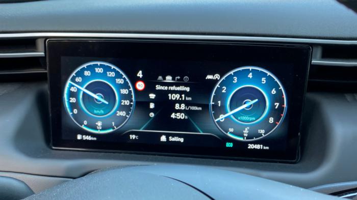 Στα μοντέλα της Hyundai με το χειροκίνητο κιβώτιο iMT στη λειτουργία eco ο κινητήρας μπορεί να σβήσει εν κινήσει χωρίς να χρειαστεί να βάλουμε νεκρά. Σε αυτή την περίπτωση εμφανίζεται το «καραβάκι» πο Στα μοντέλα της Hyundai με το χειροκίνητο κιβώτιο iMT στη λειτουργία eco ο κινητήρας μπορεί να σβήσει εν κινήσει χωρίς να χρειαστεί να βάλουμε νεκρά. Σε αυτή την περίπτωση εμφανίζεται το «καραβάκι» πο