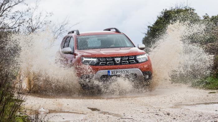 Το Dacia Duster μοιάζει να έχει πιο διευρυμένα όρια εκτός δρόμου από οποιοδήποτε άλλο μοντέλο της κλάσης χάρη στην μεγάλη απόσταση από το έδαφος (210 χλστ.) και την αυτόματη τετρακίνηση.