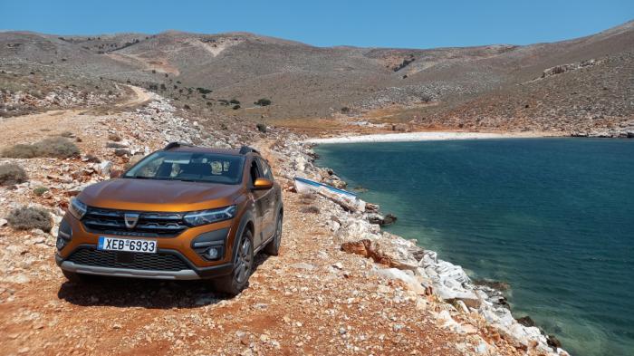 Για να φτάσεις σε κάποιες απομακρυσμένες παραλίες, θα χρειαστεί να περάσεις κάποια δύσκολα εμπόδιο. Τελικά με το Sandero Stepway το καταφέραμε