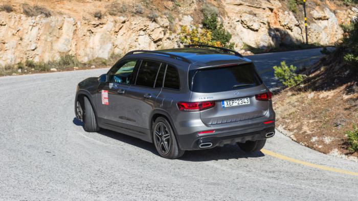 Η GLB 200 4MATIC ξεχωρίζει για τα υψηλά επίπεδα άνεσης και την ποιοτική κύλιση που προσφέρει στο δρόμο. Η ήπια ρύθμιση της ανάρτησης και το μακρύ μεταξόνιο των 2,83 μ.. Η GLB 200 4MATIC ξεχωρίζει για τα υψηλά επίπεδα άνεσης και την ποιοτική κύλιση που προσφέρει στο δρόμο. Η ήπια ρύθμιση της ανάρτησης και το μακρύ μεταξόνιο των 2,83 μ..