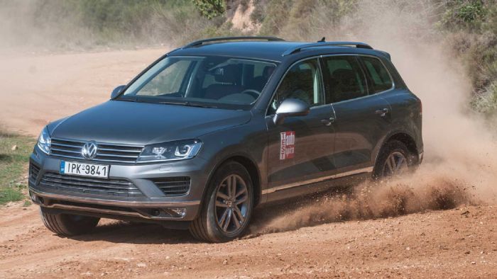 το επιβλητικό Touareg είναι εντυπωσιακό εντός και εκτός δρόμου. το επιβλητικό Touareg είναι εντυπωσιακό εντός και εκτός δρόμου.