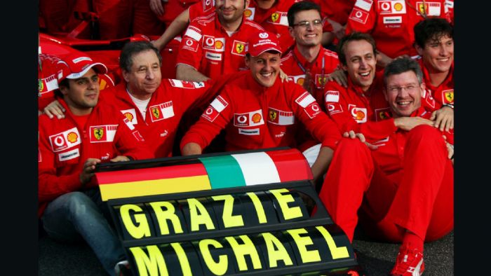 Η Ferrari γιορτάζει τον τελευταίο αγώνα του Schumacher, στην πιο παραγωγική συνεργασία της ιστορίας της F1. Σε 11 χρόνια, ανέβηκε στο podium στα 116 από τα 179 GP και κέρδισε σε 72 από αυτά.