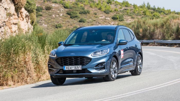 Το Ford Kuga PHEV είναι διαθέσιμο από 45.715 ευρώ στην πολύ πλούσια έκδοση ST Line X και λόγω χαμηλών κριτηρίων απαλλάσσεται από τη καταβολή τελών κυκλοφορίας και συγχρόνως ως εταιρικό όχημα πληρώνει μηδενικό φόρο. 