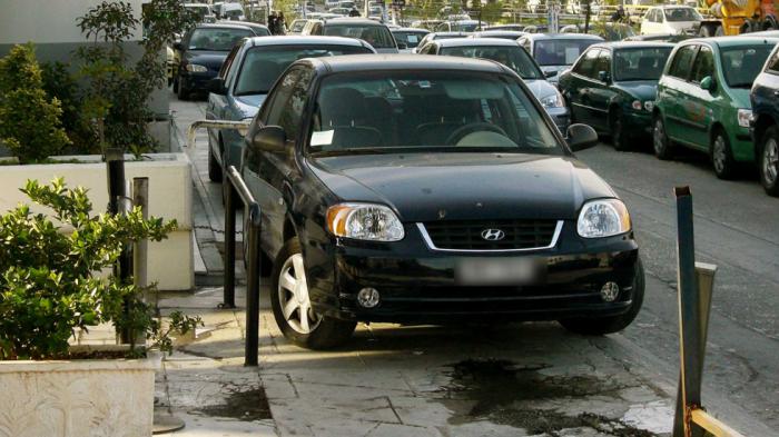 Πρόστιμα 10 εκατομμύρια ευρώ για παρκαρισμένα σε πεζοδρόμιο Πρόστιμα 10 εκατομμύρια ευρώ για παρκαρισμένα σε πεζοδρόμιο
