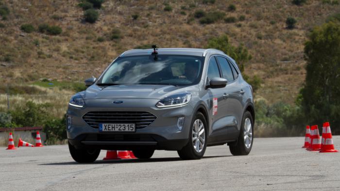 Το ΕSP στο Kuga μπαίνει όσο ακριβώς χρειάζεται, τονίζοντας τον ευχάριστο οδηγικό χαρακτήρα του οικογενειακού SUV της Ford.